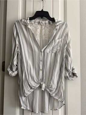 About A Girl White and Gray Striped Lace-Back Button Front Shirt